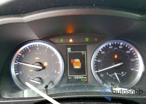 2018 Toyota Highlander Se z USA, uszkodzony, nr VIN 5TDJZRFH4JS893719